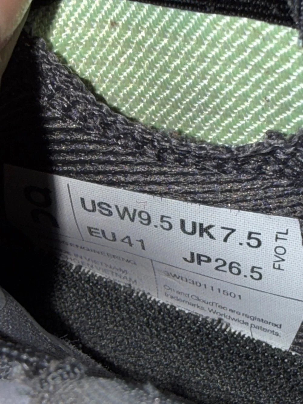 On Running Women's Sneakers in Light Gray with Lavender and Black Sz 9.5